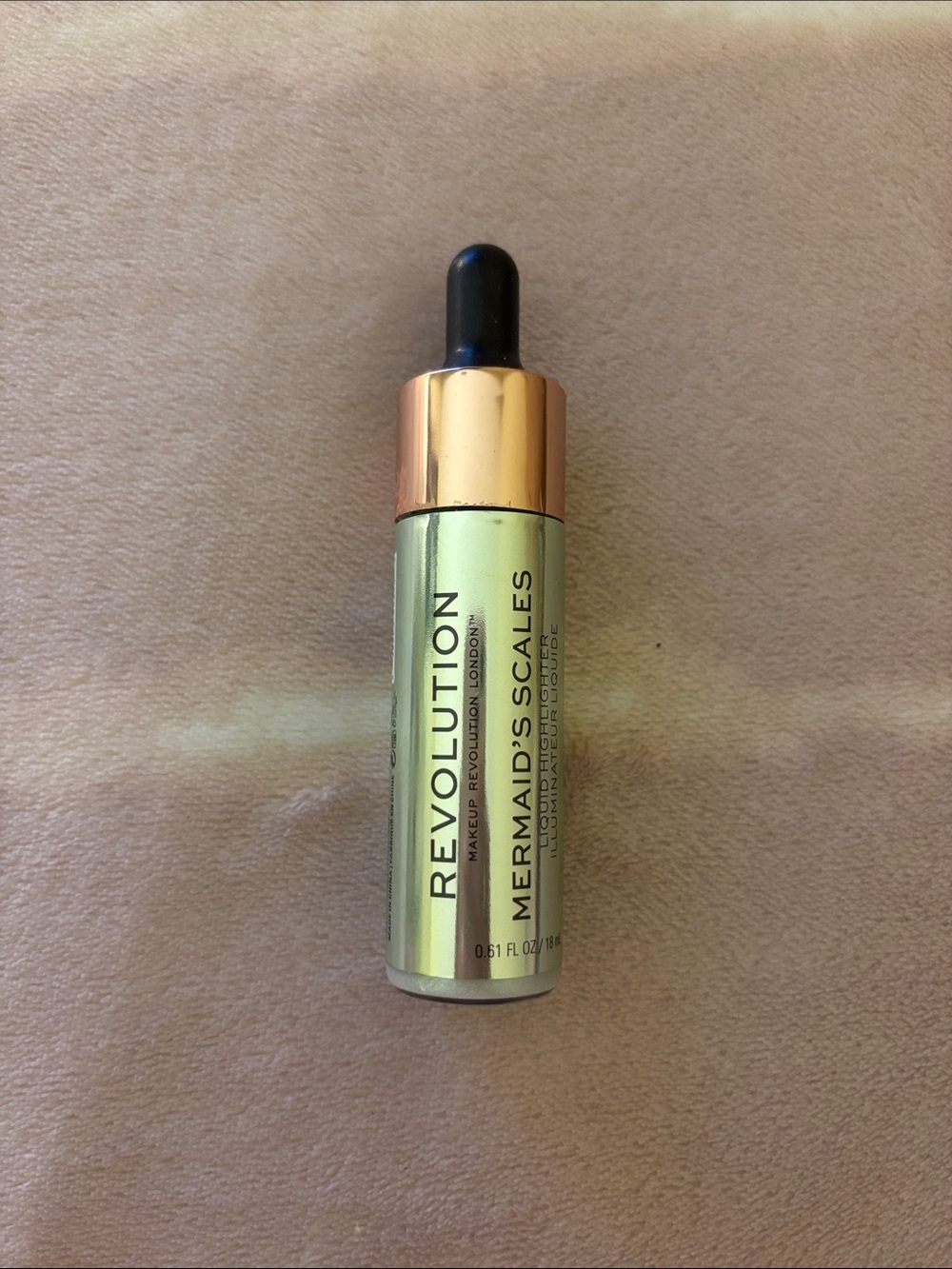 Revolution Mermaid's Scales Liquid Highlight - Green with Gold Cap